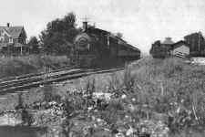 D56-82-Trn-Central-Islip-c1920.jpg (77094 bytes)